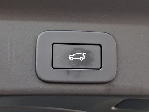 Used 2024 Jaguar F-PACE R-Dynamic S AWD/4WD image 31