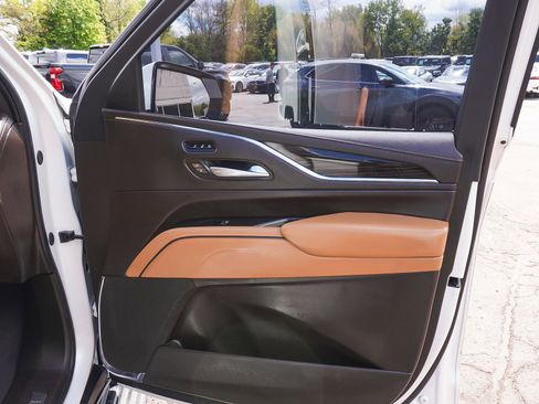 Used 2024 Cadillac Escalade ESV Premium Luxury w/ Performance Package AWD/4WD image 14