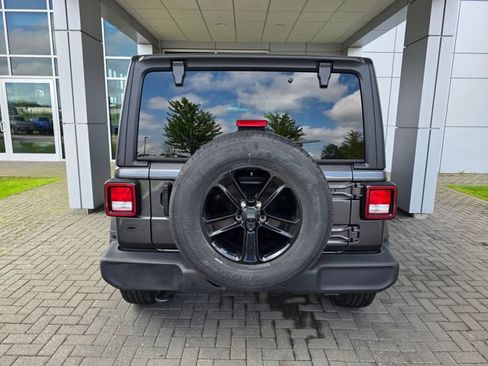 Used 2022 Jeep Wrangler Unlimited Sport AWD/4WD image 3