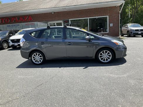 Used 2012 Toyota Prius V Five FWD image 4