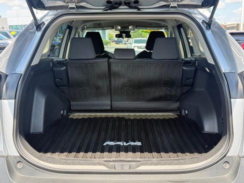 Used 2023 Toyota RAV4 LE AWD/4WD image 7