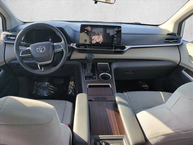 Used 2021 Toyota Sienna LE FWD image 17