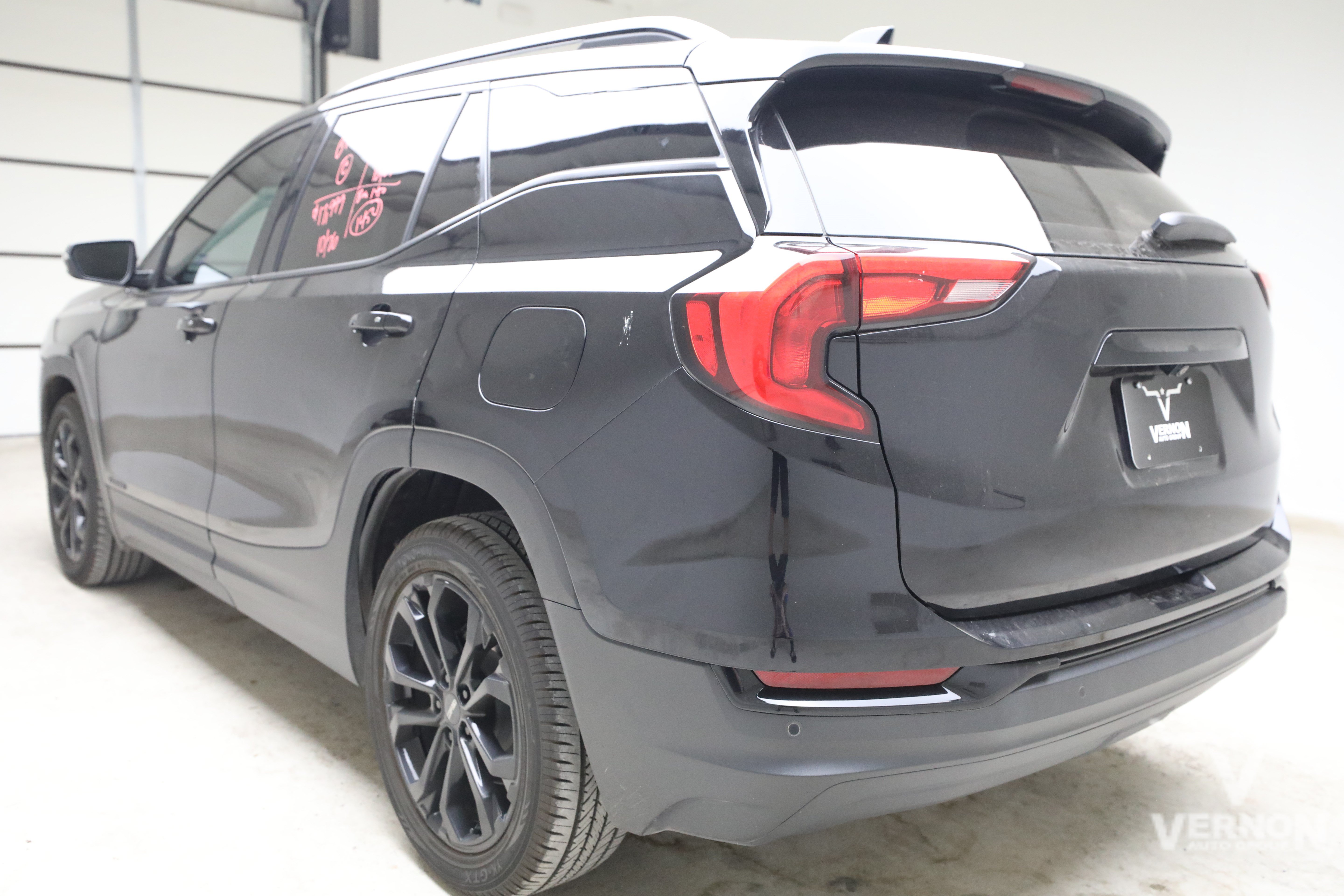 Used 2021 GMC Terrain SLT w/ Infotainment Package II FWD image 2