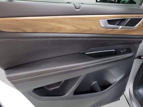 Used 2024 Volkswagen Atlas SE image 10