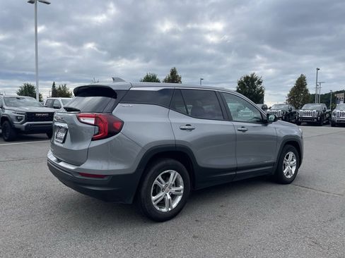 Used 2024 GMC Terrain SLE image 7