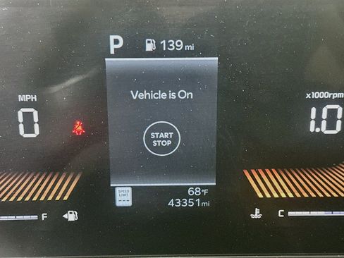 Used 2025 Kia Carnival FWD image 19