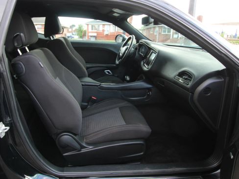 Used 2015 Dodge Challenger R/T w/ Quick Order Package 28B R/T RWD image 10