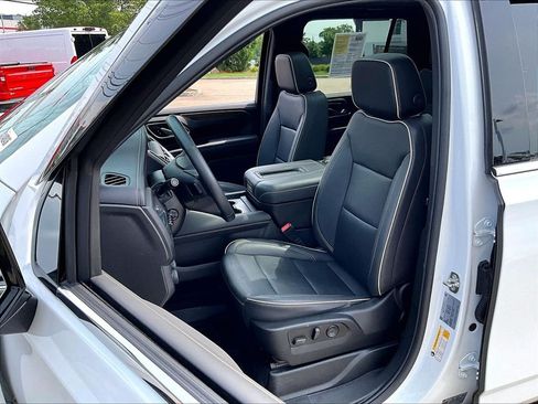 Used 2023 Chevrolet Tahoe Premier w/ Premium Package 2 AWD/4WD image 10