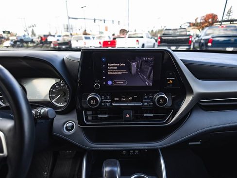 Used 2024 Toyota Highlander LE image 27