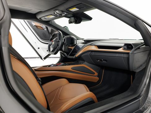 Used 2024 Lamborghini Revuelto AWD/4WD image 38