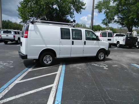 Used 2018 Chevrolet Express 2500 w/ Driver Convenience Package RWD image 2