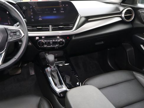 Used 2025 Chevrolet Trax ACTIV image 11