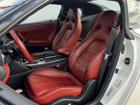 Used 2024 Nissan GT-R w/ Floor Mat Package AWD/4WD image 21