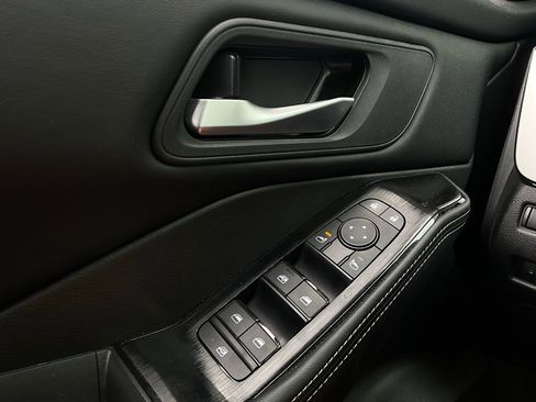 Used 2025 Nissan Rogue SV image 21