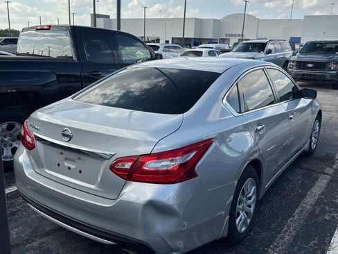 Used 2017 Nissan Altima 2.5 S w/ Power Driver Seat Package image 3