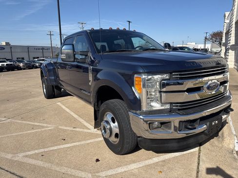 Used 2017 Ford F350 Lariat w/ Lariat Ultimate Package image 3