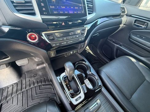 Used 2017 Honda Ridgeline RTL-E image 17