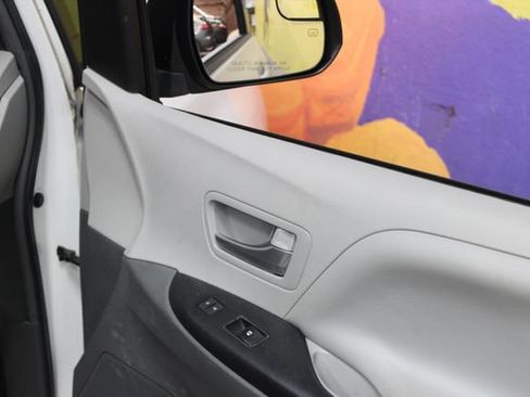 Used 2017 Toyota Sienna LE FWD image 10