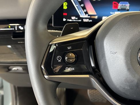 Certified 2025 BMW 530i image 22