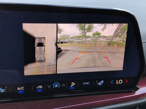 New 2026 Chevrolet Traverse Z71 w/ Driver Confidence Package AWD/4WD image 17