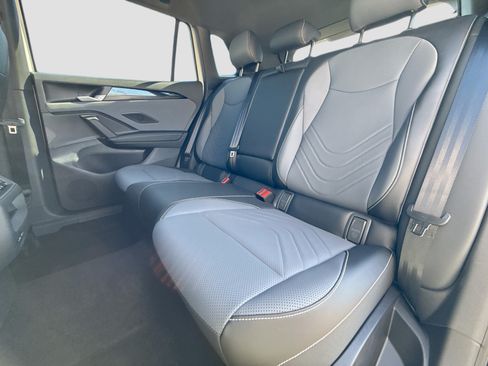 New 2026 Volkswagen Tiguan SE R-Line FWD image 21