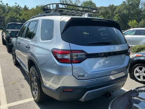 Used 2024 Honda Pilot TrailSport image 2