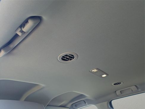 Used 2019 Chevrolet Suburban LT w/ Luxury Package image 12