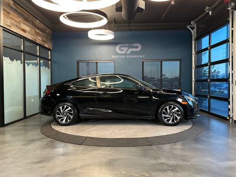 Used 2018 Honda Civic LX-P image 2