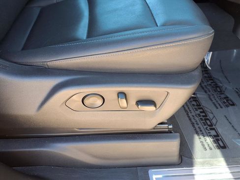 Used 2025 GMC Sierra 1500 SLT image 12