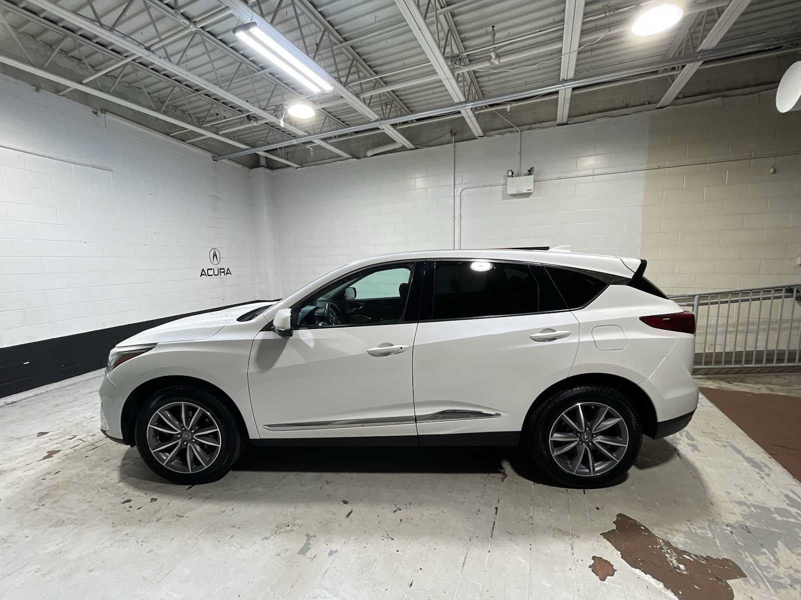 Used 2019 Acura RDX w/ Technology Package AWD/4WD image 3