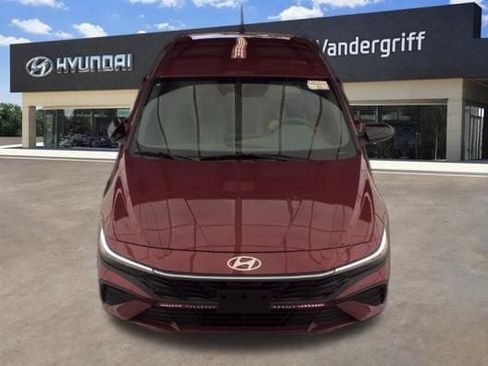Used 2025 Hyundai Elantra Sport FWD image 2