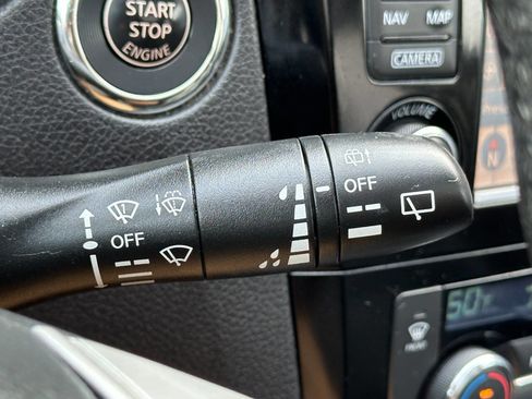 Used 2016 Nissan Rogue SL w/ SL Premium Package image 40