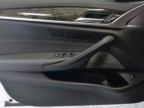 Used 2021 BMW 530i w/ Premium Package RWD image 6