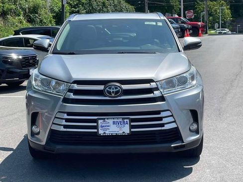 Used 2017 Toyota Highlander XLE AWD/4WD image 2