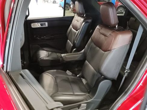 Used 2022 Ford Explorer Platinum w/ Equipment Group 601A AWD/4WD image 8