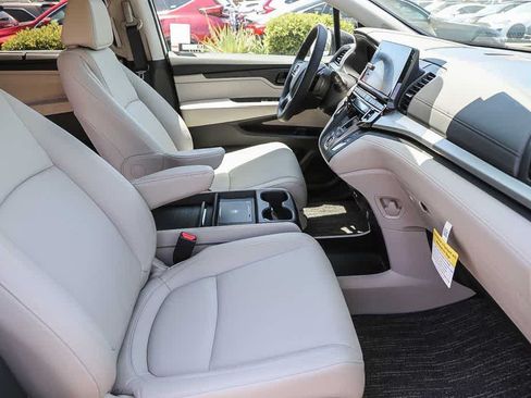Certified 2026 Honda Odyssey EX-L image 18
