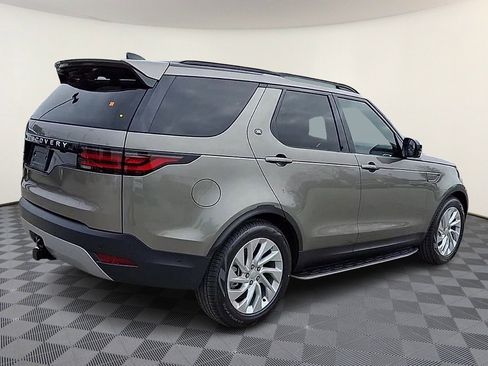 Certified 2025 Land Rover Discovery S image 8