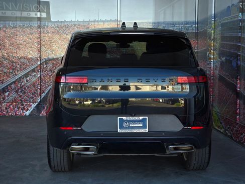 Used 2025 Land Rover Range Rover Sport SE image 7