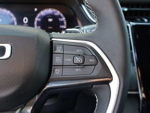 Certified 2023 Jeep Grand Cherokee Altitude AWD/4WD image 18