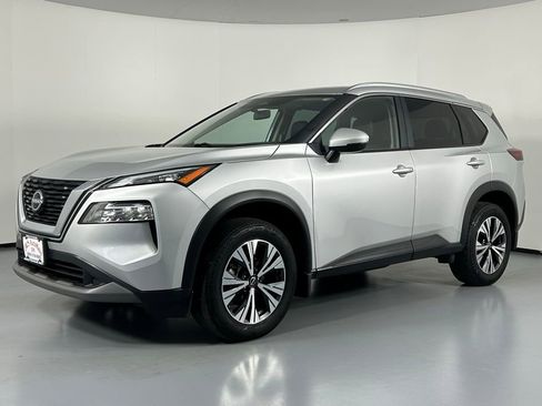 Used 2022 Nissan Rogue SV w/ SV Premium Package image 3