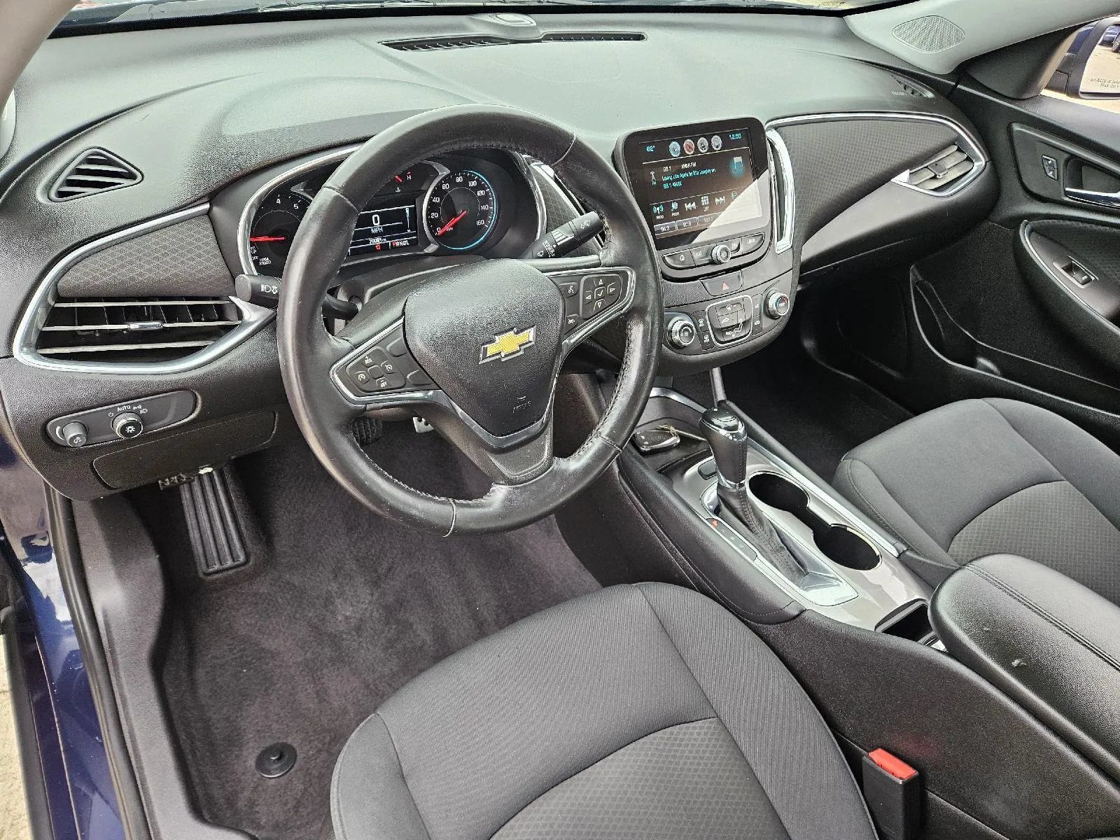 Used 2017 Chevrolet Malibu LT FWD image 12