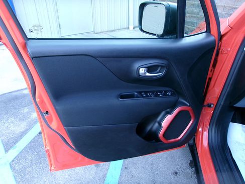 Used 2020 Jeep Renegade Sport image 15