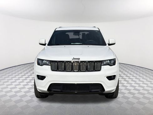 Used 2019 Jeep Grand Cherokee Altitude image 2