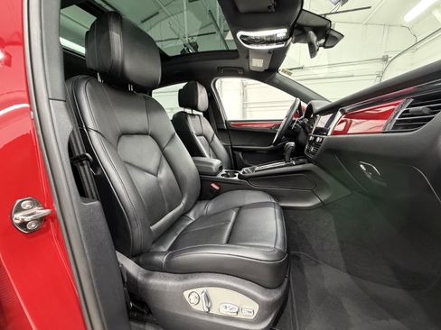 Certified 2024 Porsche Macan image 23
