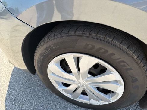 Used 2021 Nissan Versa S FWD image 8