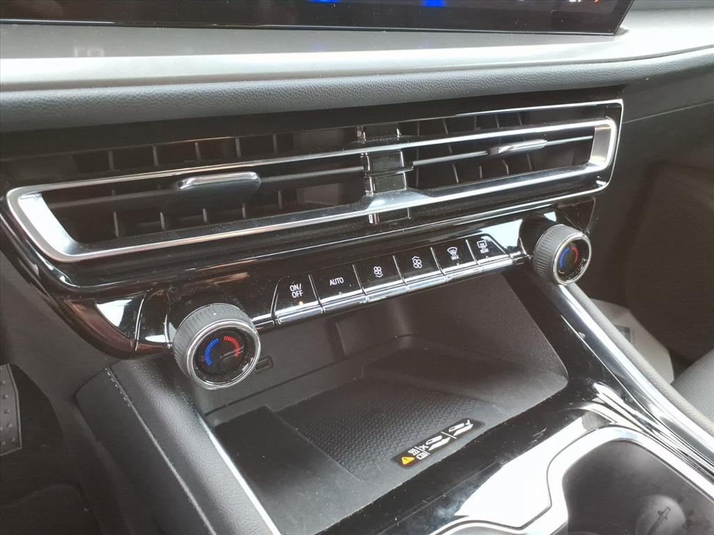 Certified 2026 Chevrolet Traverse LT AWD/4WD image 18