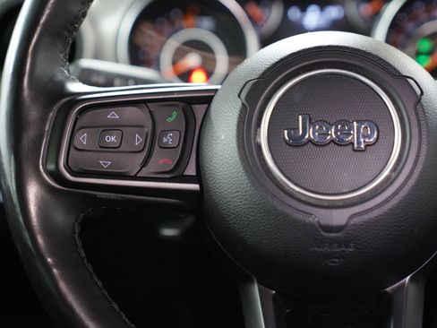 Used 2022 Jeep Wrangler Unlimited Sport AWD/4WD image 19