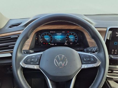 Used 2024 Volkswagen Atlas SE image 12