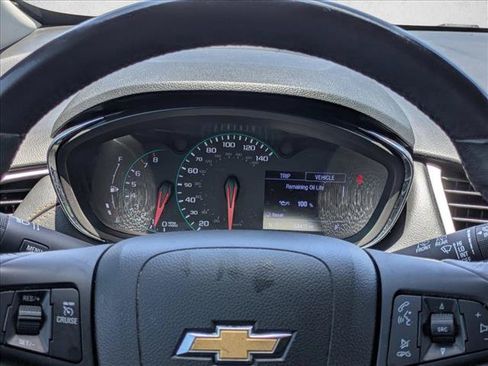 Used 2020 Chevrolet Trax LT w/ LT Convenience Package FWD image 19