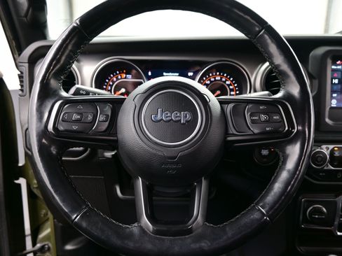 Certified 2021 Jeep Gladiator Willys image 21